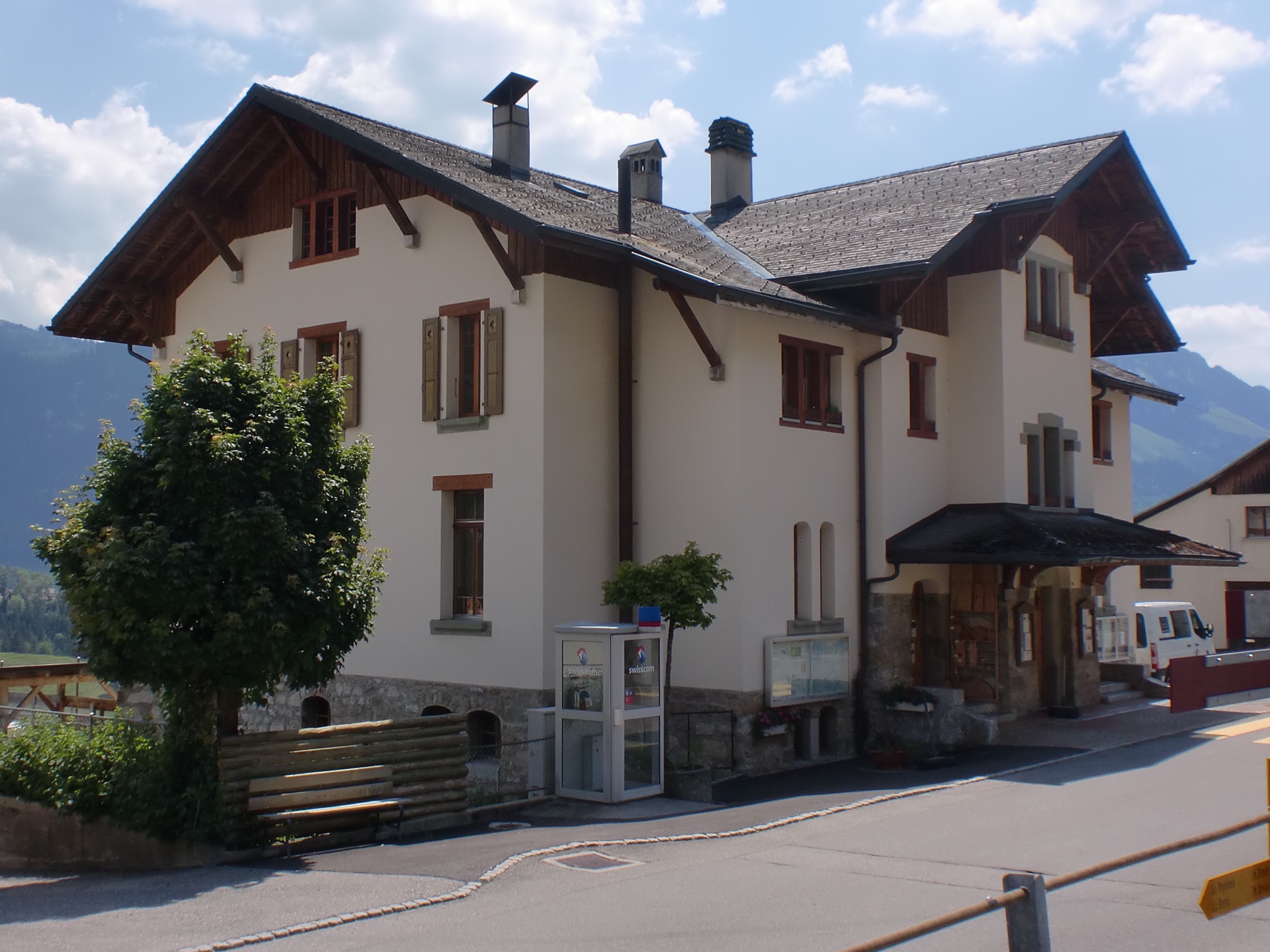 L'école de Cerniat, première résidence d'artiste dans le canton de Fribourg, avec son paysage d'exception